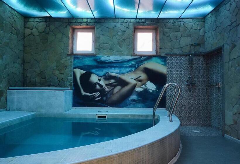 هتل Lisova   лісова готельня і сауна