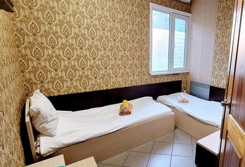 هتل Lisova   лісова готельня і сауна