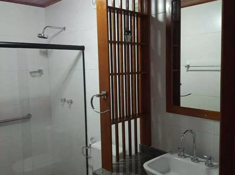 Maaseutuhotelli Auberge Valaisanne