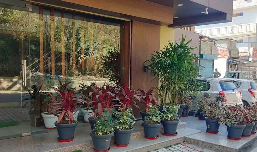 هتل The Mango Tree