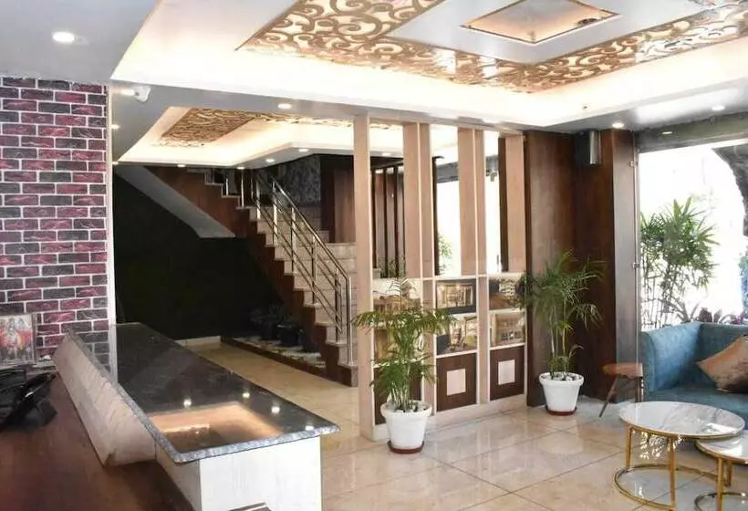 هتل The Mango Tree