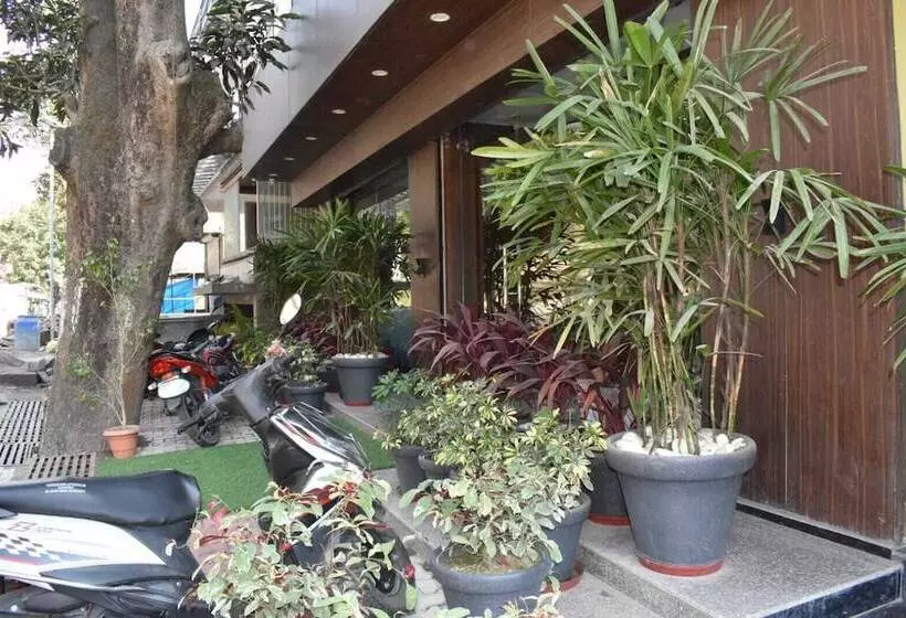 هتل The Mango Tree