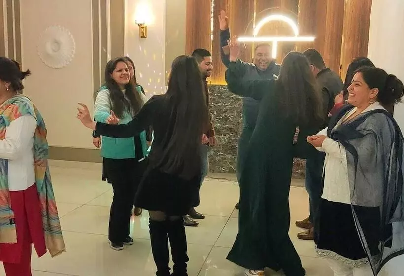 هتل The Mango Tree