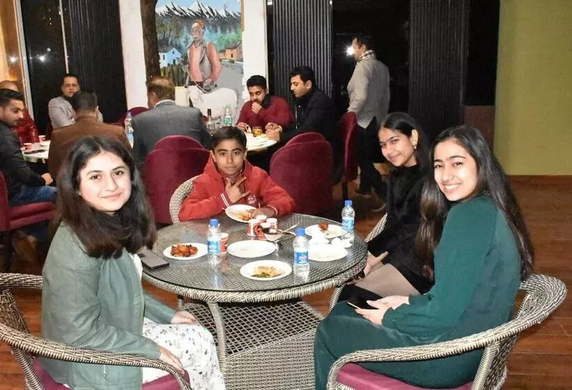 هتل The Mango Tree