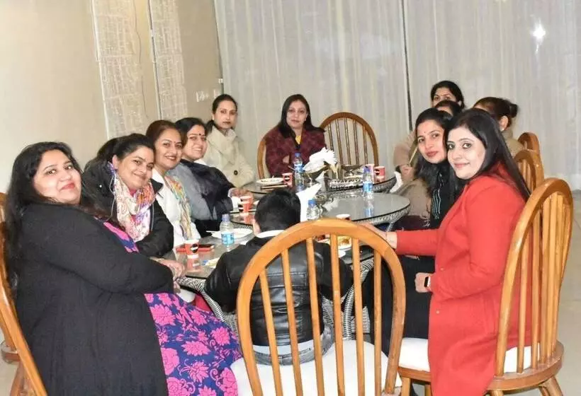 هتل The Mango Tree