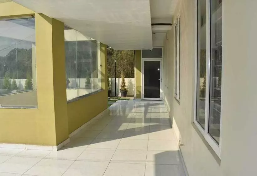 هتل The Mango Tree