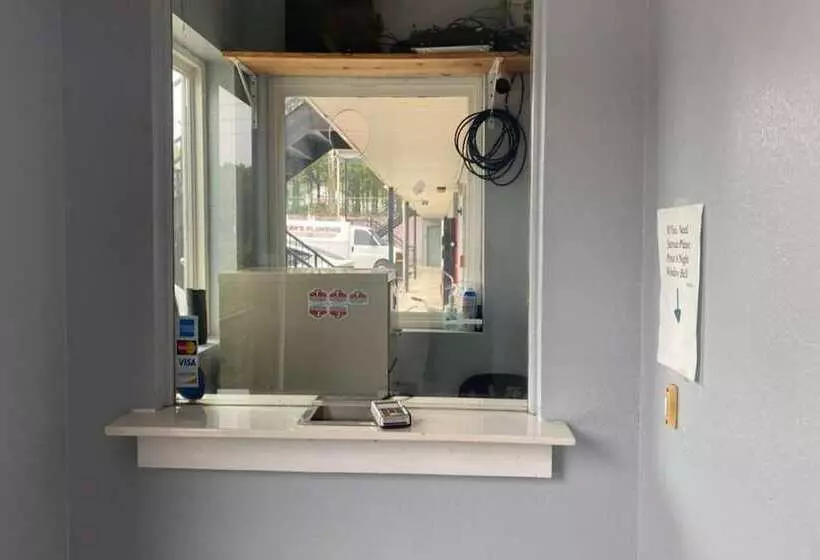 Motelli Garden Inn & Suites