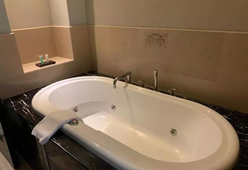 Surya Hotel & Cottages Prigen