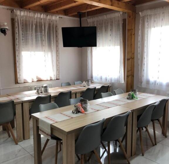 Tisza Panzió és Apartman