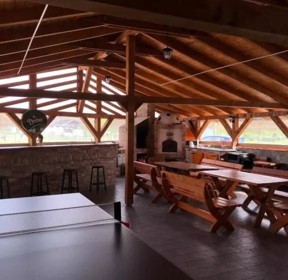 Tisza Panzió és Apartman
