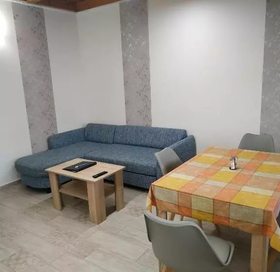 Tisza Panzió és Apartman