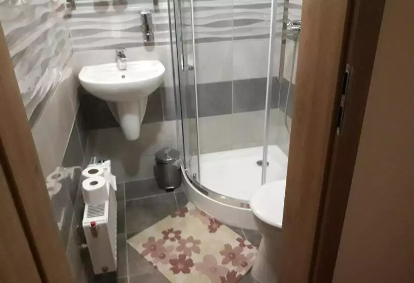Tisza Panzió és Apartman