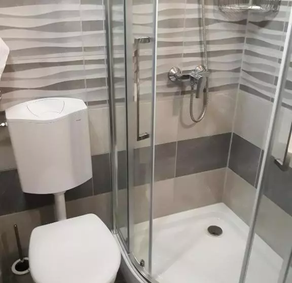 Tisza Panzió és Apartman