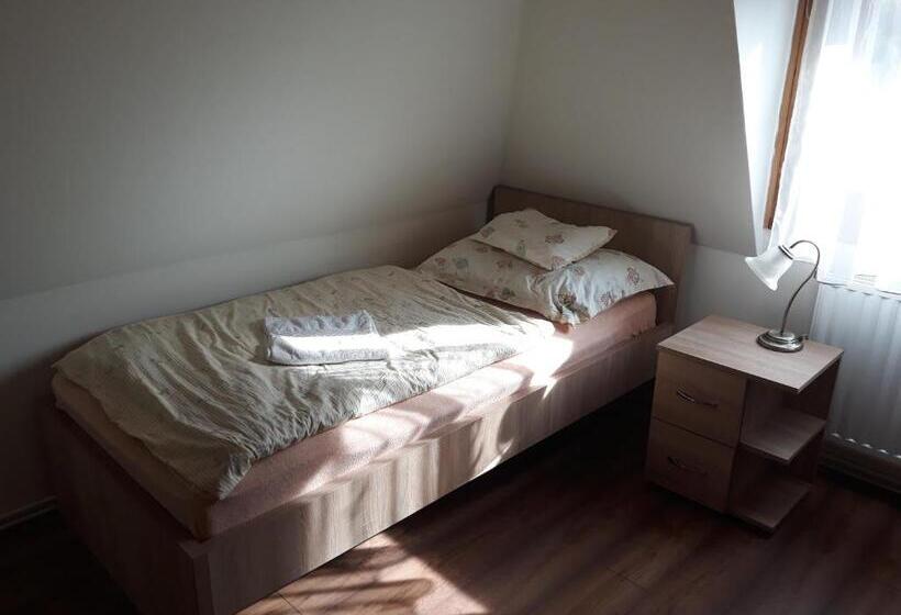 Tisza Panzió és Apartman