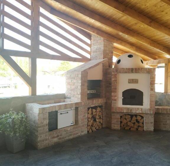 Tisza Panzió és Apartman