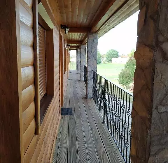 Tisza Panzió és Apartman