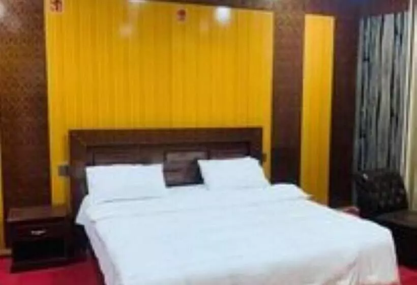 هتل Naqcho Paradise Inn Skardu