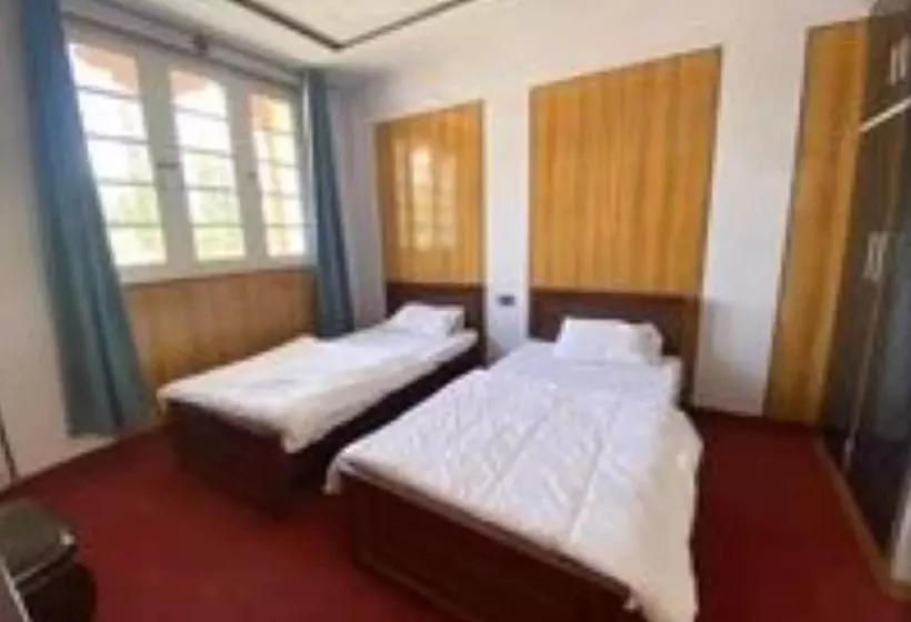 هتل Naqcho Paradise Inn Skardu
