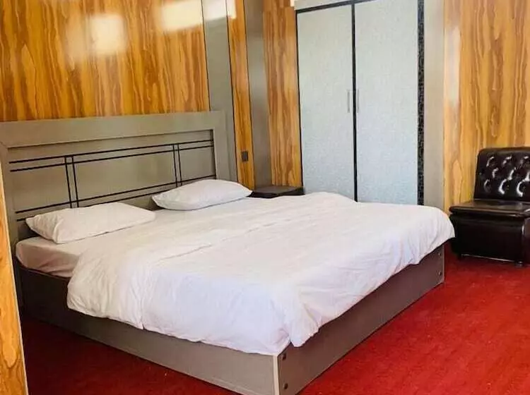 هتل Naqcho Paradise Inn Skardu