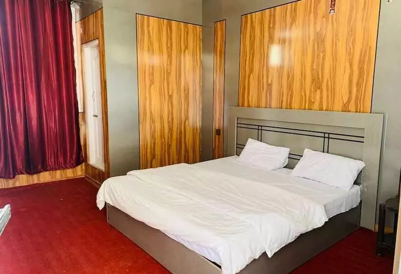 هتل Naqcho Paradise Inn Skardu