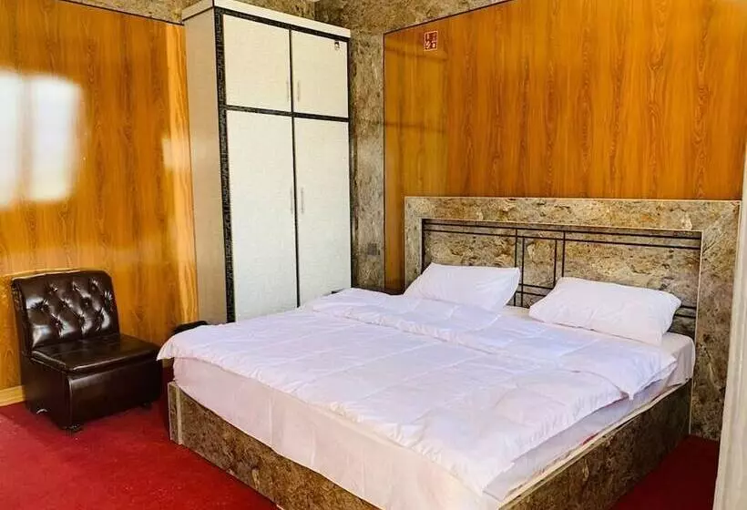 هتل Naqcho Paradise Inn Skardu