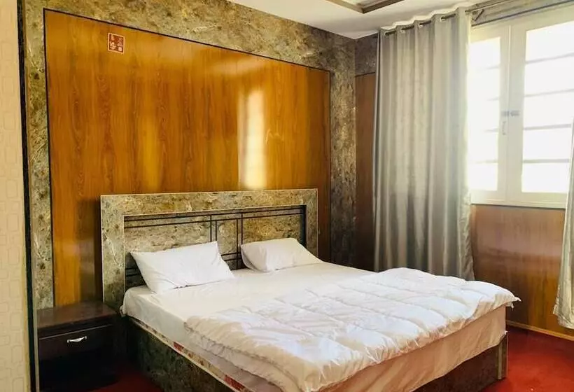 هتل Naqcho Paradise Inn Skardu