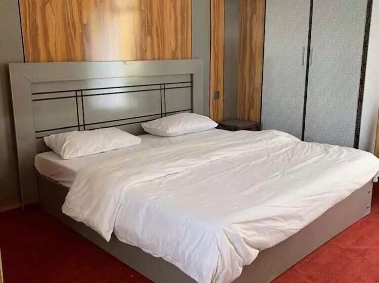 هتل Naqcho Paradise Inn Skardu