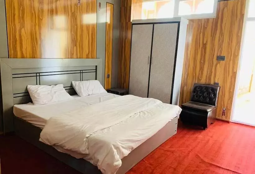 هتل Naqcho Paradise Inn Skardu