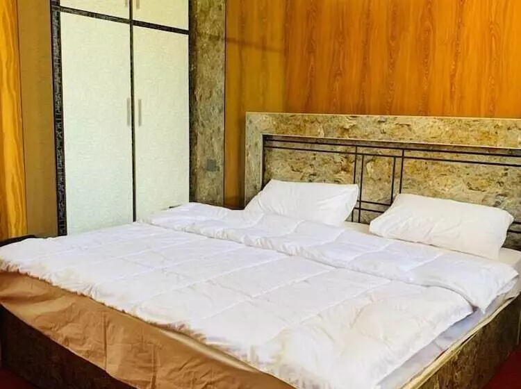 هتل Naqcho Paradise Inn Skardu