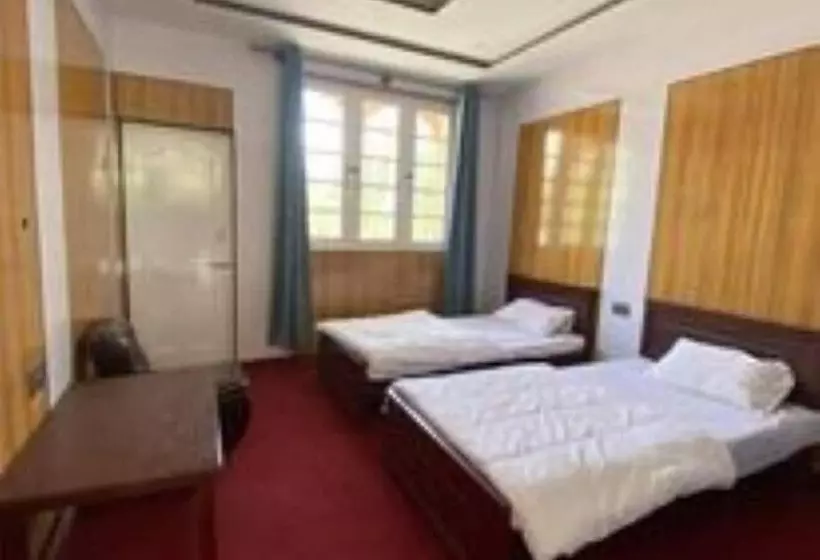 هتل Naqcho Paradise Inn Skardu