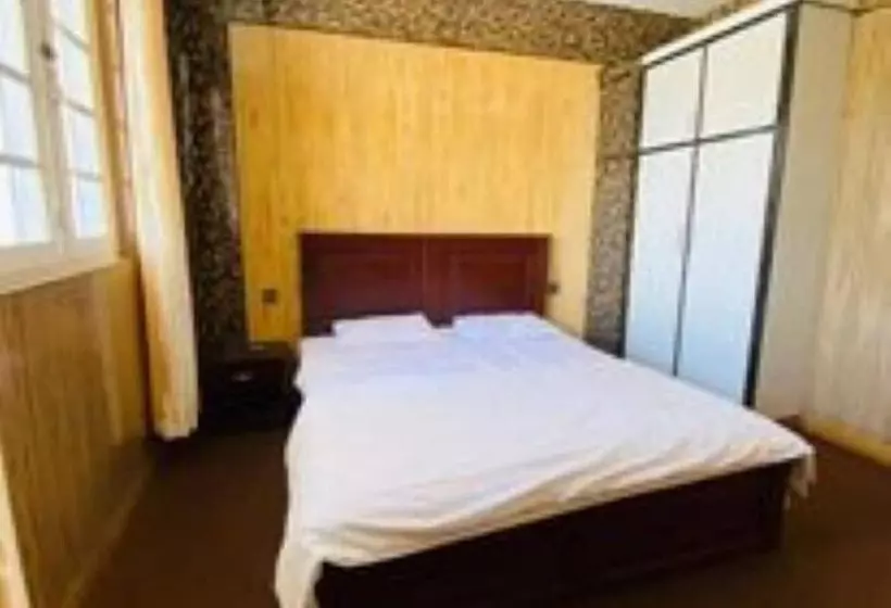 هتل Naqcho Paradise Inn Skardu