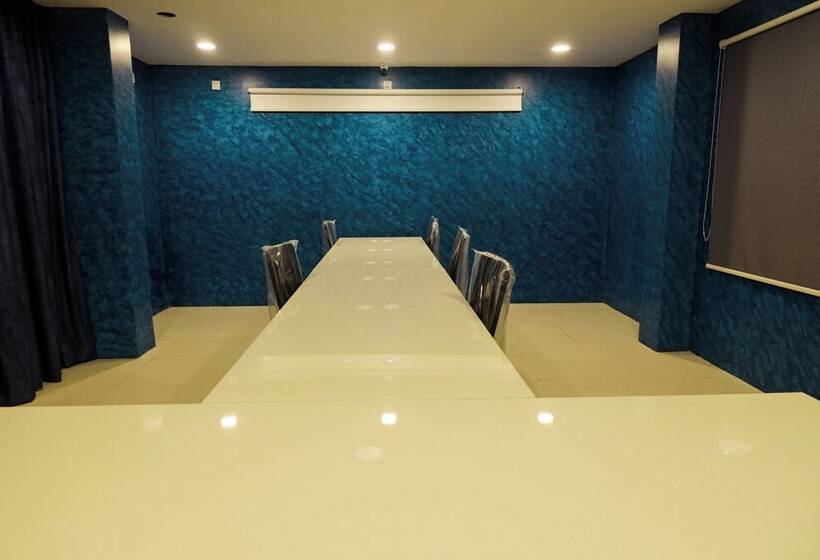 Отель Rv Stay Inn