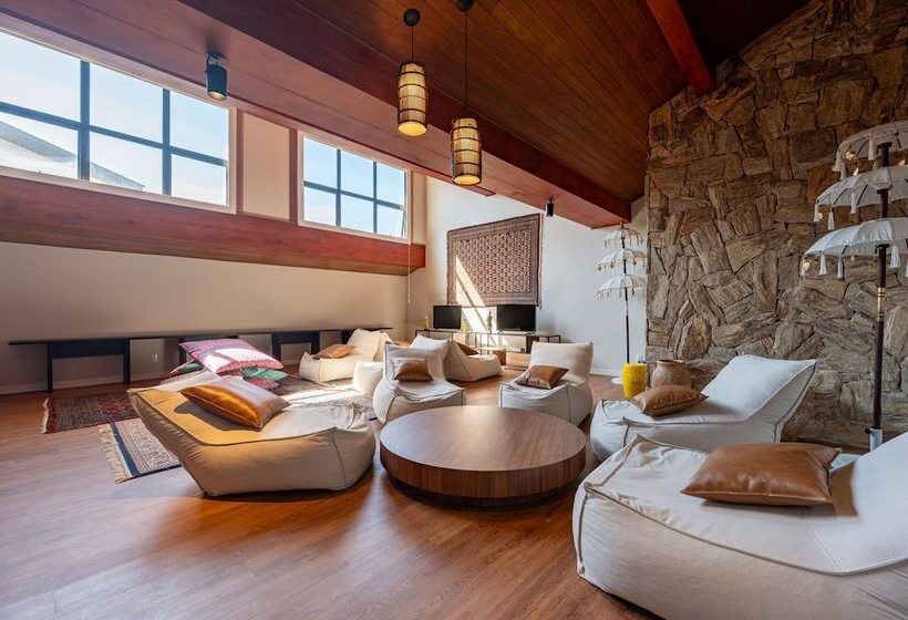 Отель Wanderlust Experience