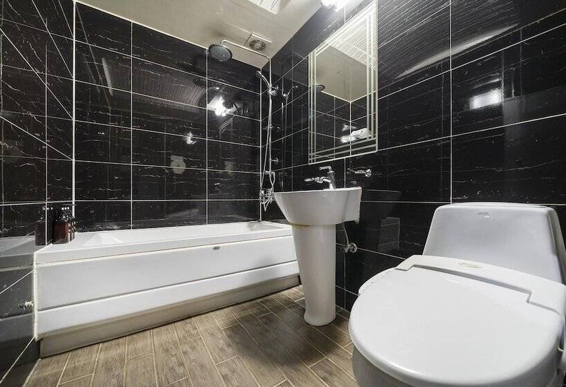 Motell Ilsan Hwajeong June