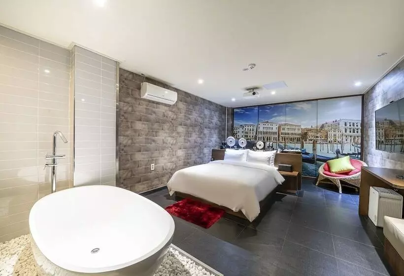 مُتل Tongyeong Hotel O2