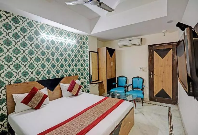 هتل Anand Near Karol Bagh Metro Station
