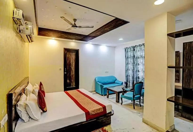 هتل Anand Near Karol Bagh Metro Station
