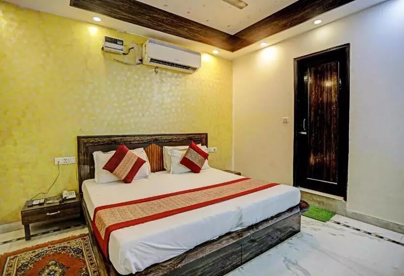 هتل Anand Near Karol Bagh Metro Station