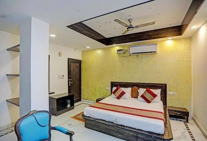هتل Anand Near Karol Bagh Metro Station
