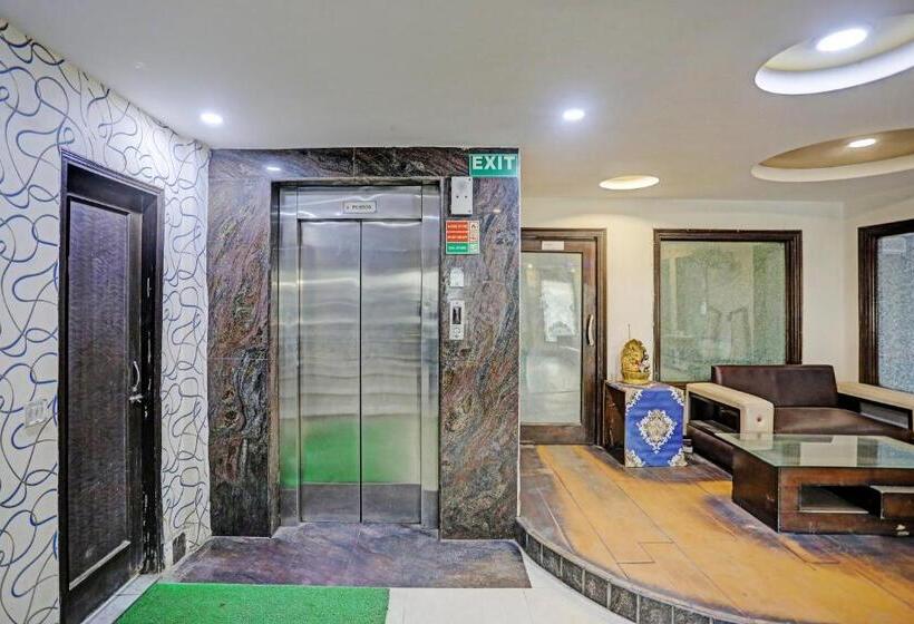 호텔 Anand Near Karol Bagh Metro Station