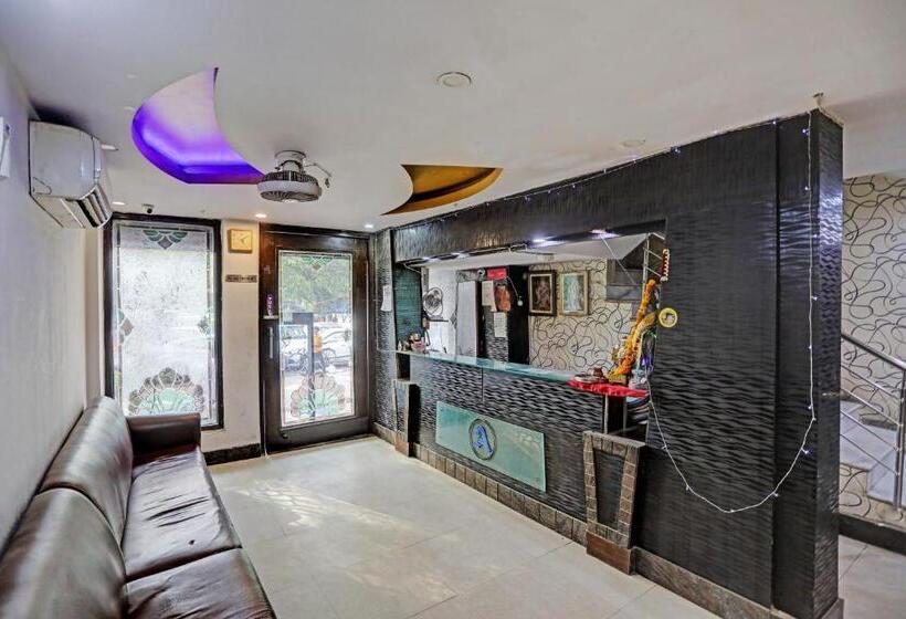 호텔 Anand Near Karol Bagh Metro Station