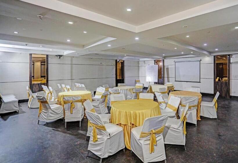 호텔 Anand Near Karol Bagh Metro Station