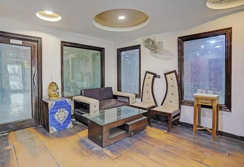 هتل Anand Near Karol Bagh Metro Station