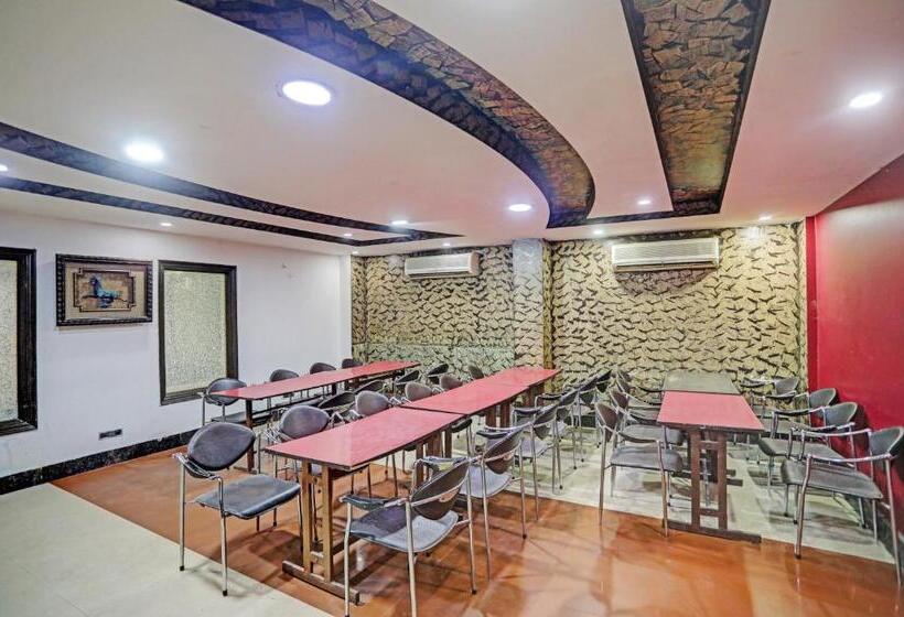 호텔 Anand Near Karol Bagh Metro Station