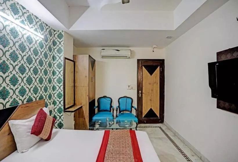 هتل Anand Near Karol Bagh Metro Station