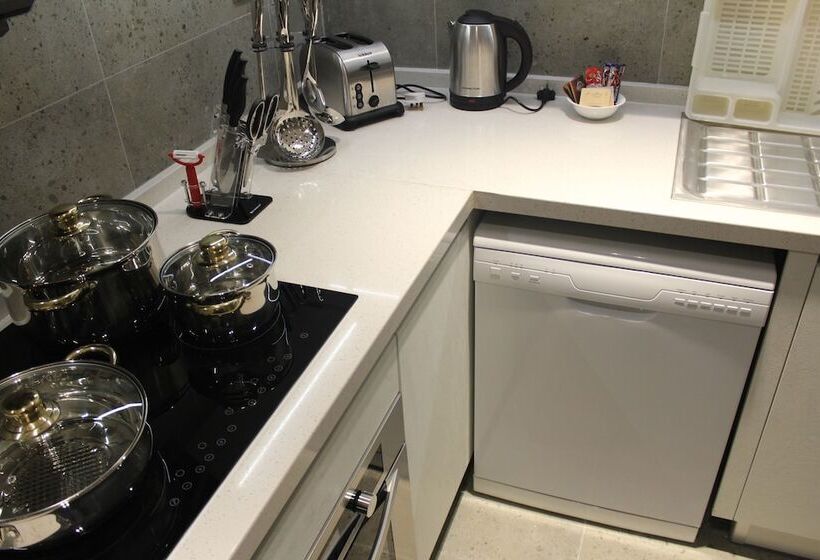 Citivilla Hotel And Service Residence