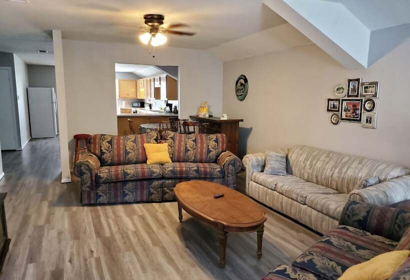 Отель Axtons Bass City Resort