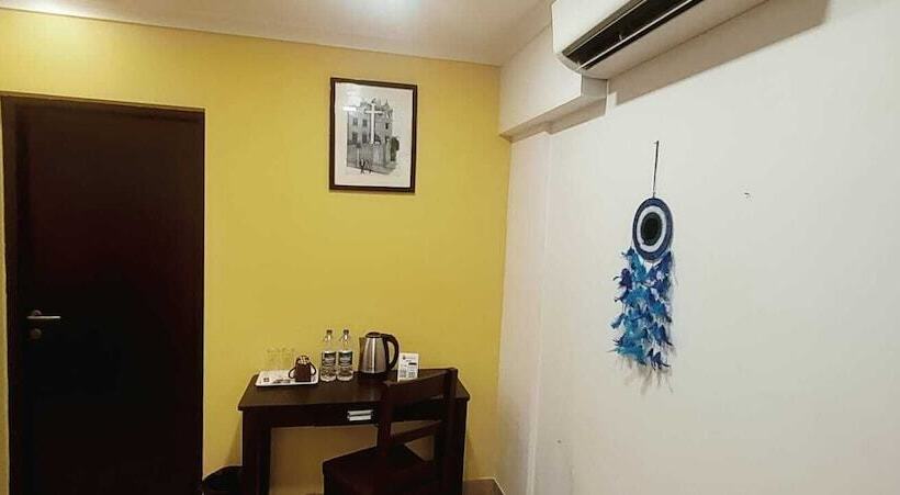 בית מלון כפרי Candolim Suites