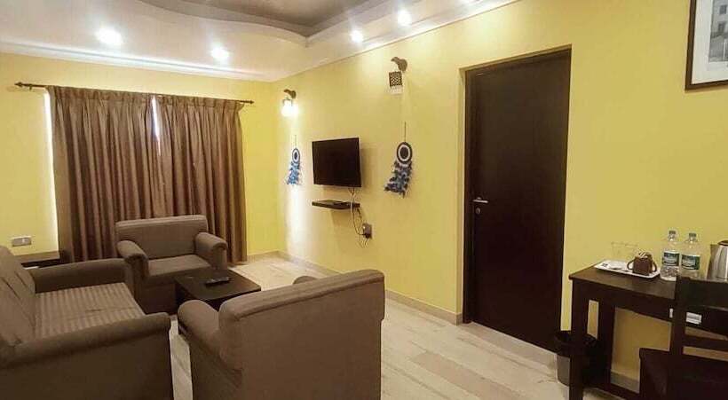 בית מלון כפרי Candolim Suites