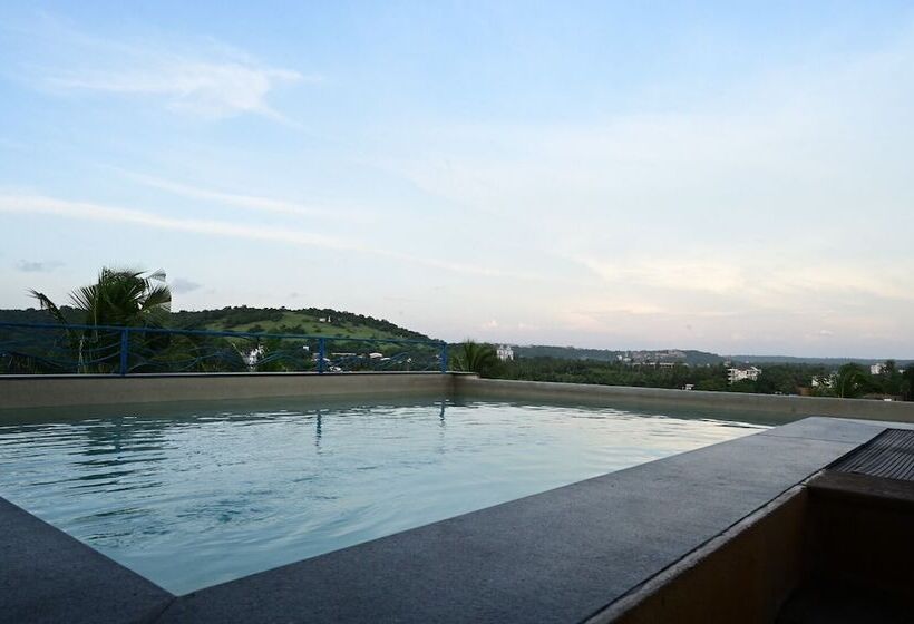 בית מלון כפרי Candolim Suites